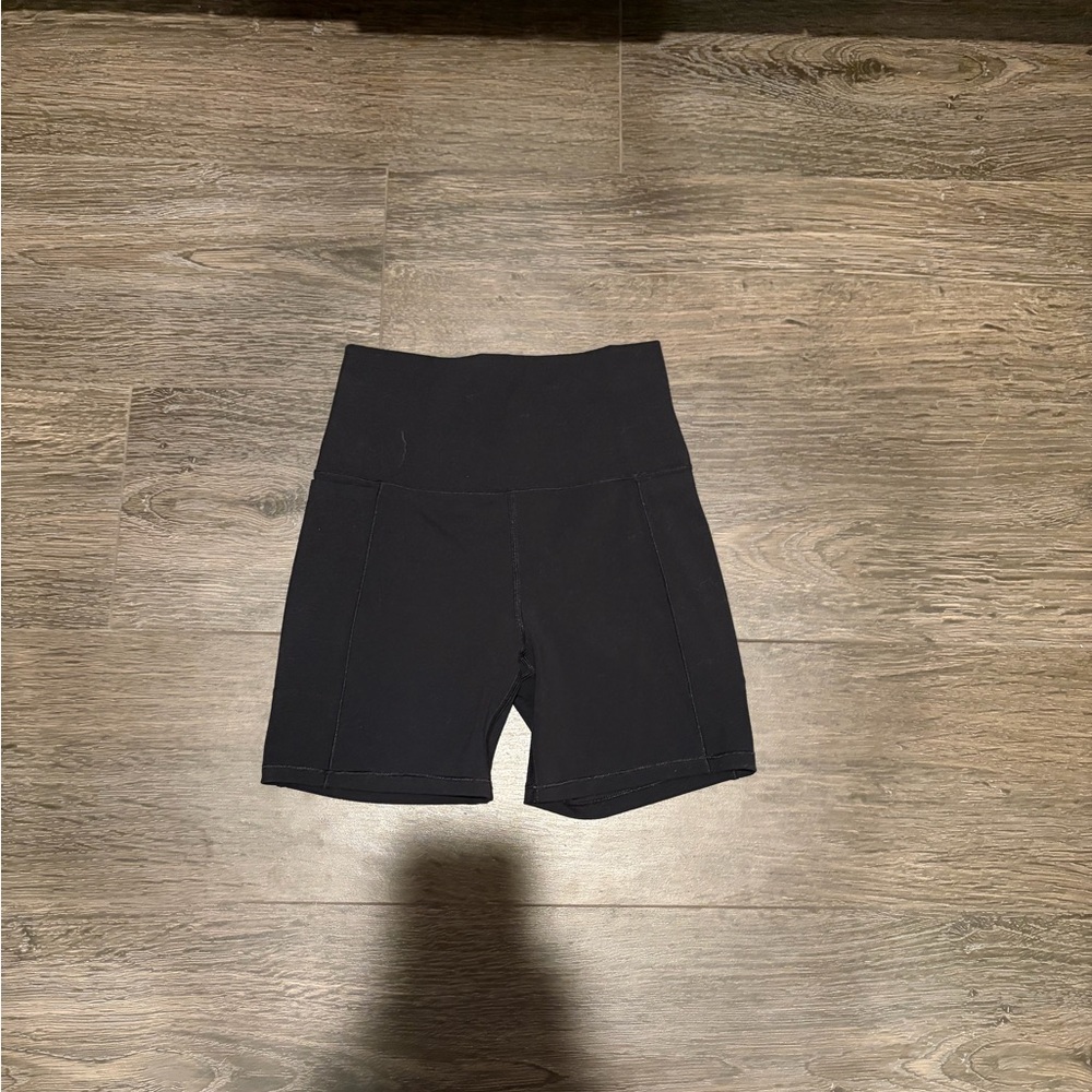 Vuori Women’s Biker Short with Pockets